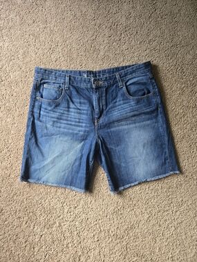 Mossimo Medium Wash Denim Boyfriend Shorts 14 / 32